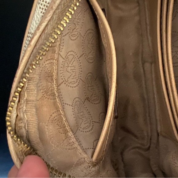 Michael Kors compact great for a night out. - Picture 3 of 14